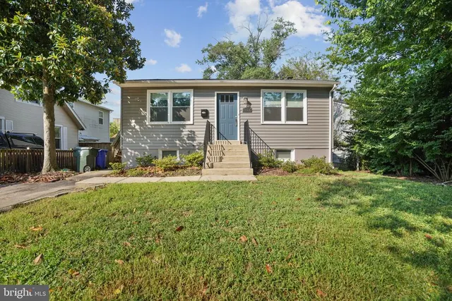 Popular Berwyn Addn Real Estate