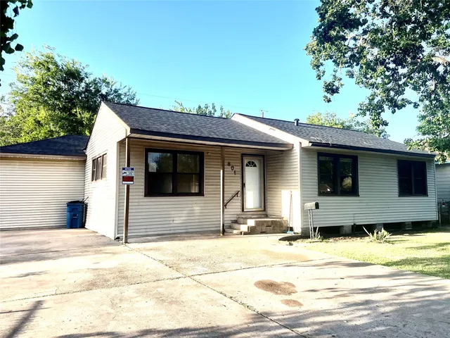 Popular Merilyn Place Real Estate
