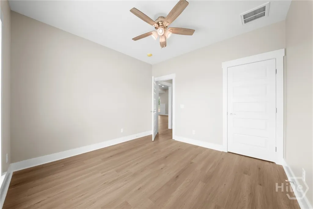 Listing Thumbnail Image 16