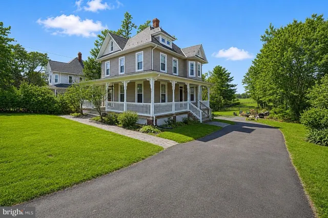 Popular Forest Hill Real Estate