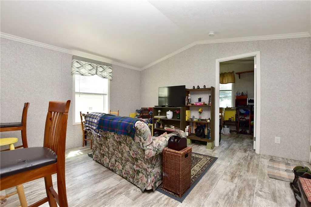 Listing Thumbnail Image 4
