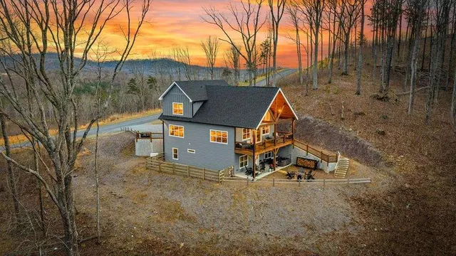 Popular Vineyard at Yukon Real Estate