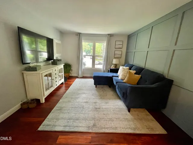 Popular Starmount Hills Real Estate
