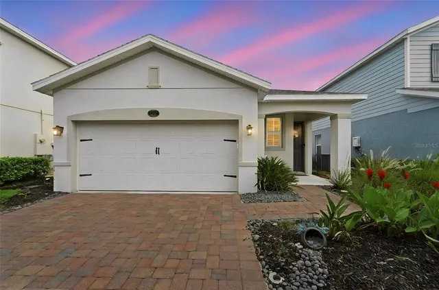 Popular VICTORIA TRAILS Real Estate