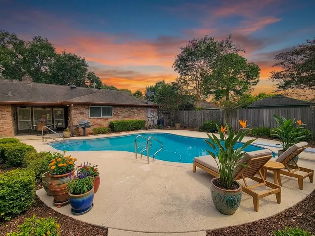 Popular Glenshire Real Estate