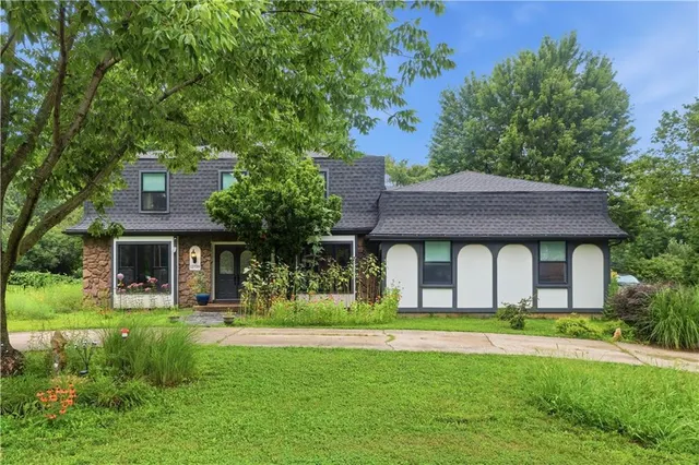 Popular Leawood South Real Estate