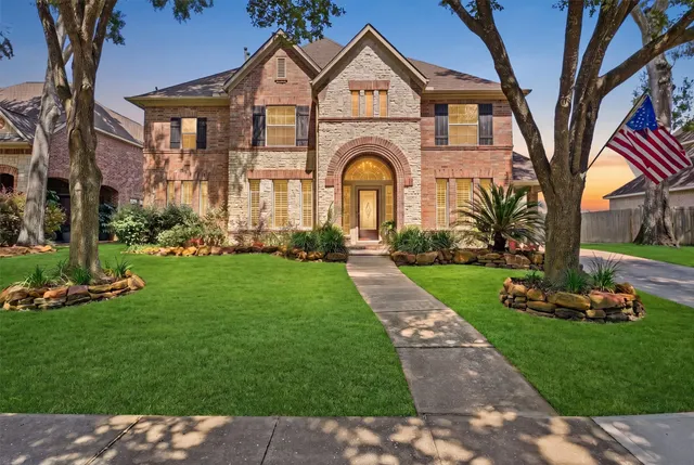 Popular Oakhurst Real Estate