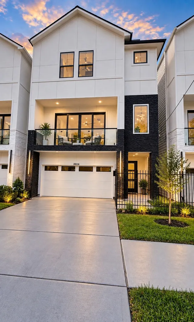 Popular LIVE OAK PLAZA Real Estate