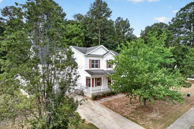 Popular Lisbon Woods Real Estate