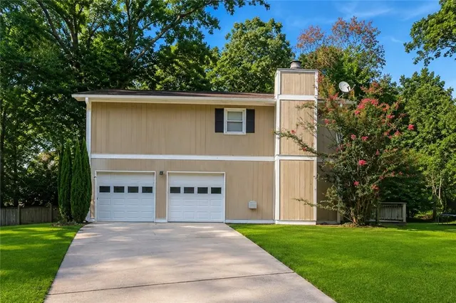 Popular Falconhurst Forest Real Estate