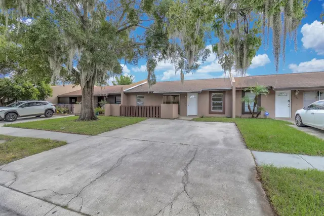 Popular ROYAL MANOR VILLAS Real Estate