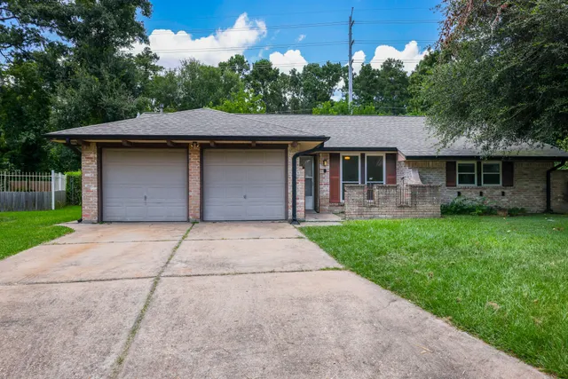 Popular Fairgreen Sec 03 Real Estate