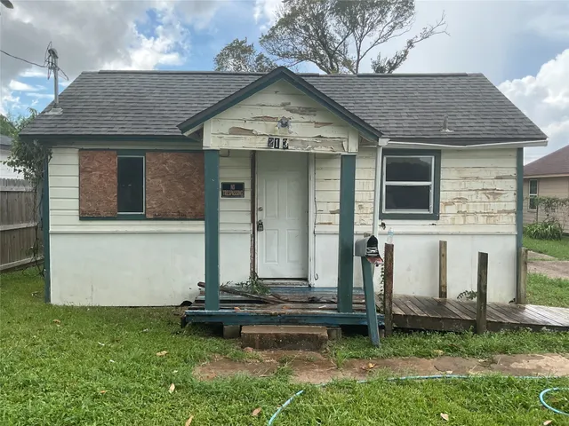 Cheap 5 Clute Real Estate