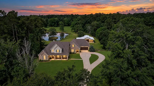 Expensive Lake Windcrest 01 Real Estate