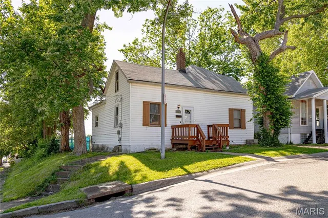 Popular Oak Hill Heights Add Real Estate