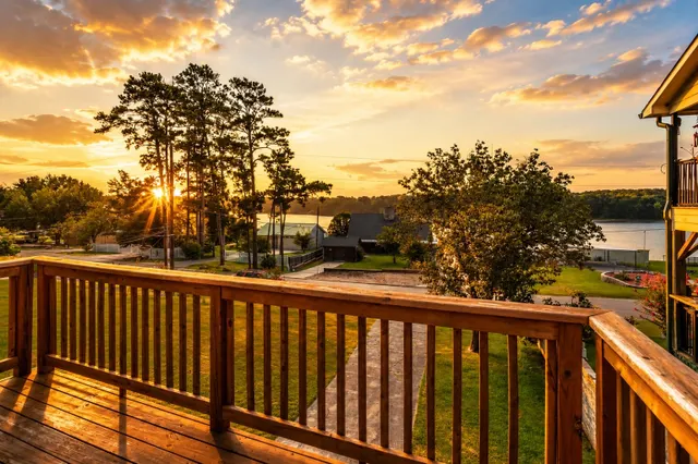 Popular Lochness Cove Real Estate