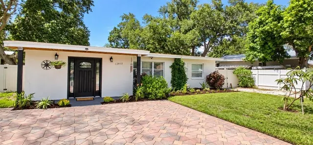 Popular PLANTATION PALMS 8 Real Estate
