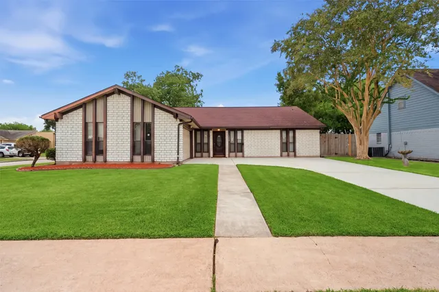 Popular Sageglen Sec 01 Real Estate