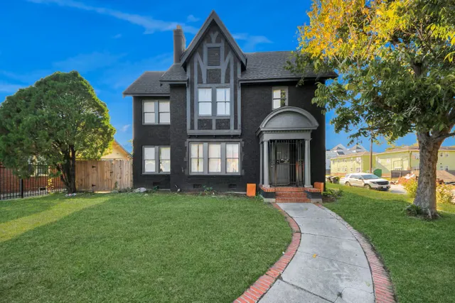Popular Almeda Place Real Estate