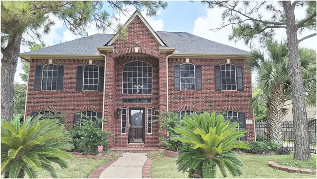Popular Pine Hollow Real Estate