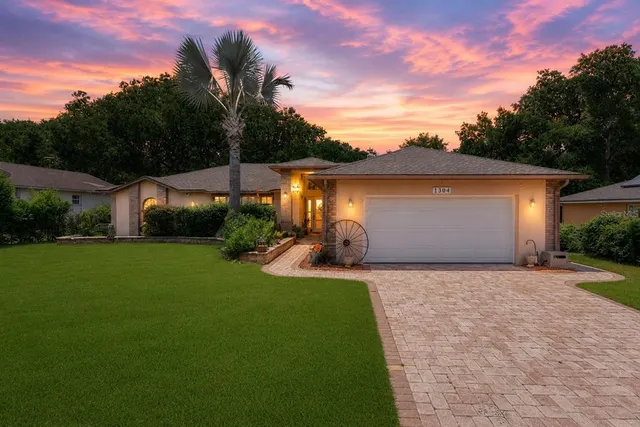 Popular ARIANA WOODS Real Estate