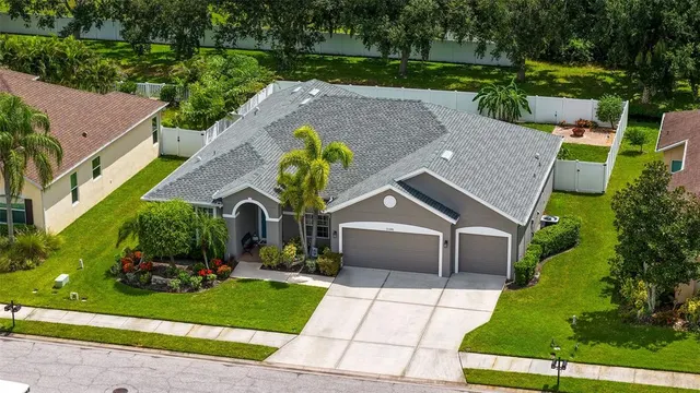 Popular KINGSFIELD LAKES PH 3 Real Estate