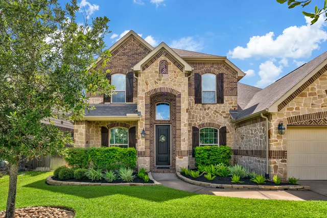 Popular Auburn Lakes Pines Real Estate