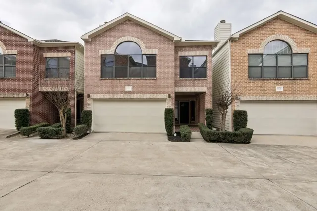 Popular Contemporary Plaza Real Estate