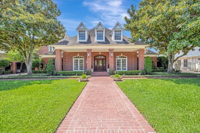Expensive Bay Oaks Real Estate