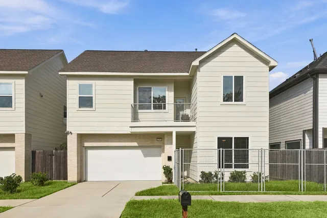 Popular Lyons Redev 45th Venture Real Estate
