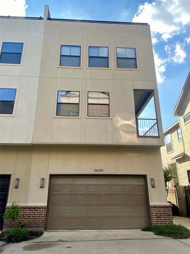 Popular Hutchinson 12 Real Estate