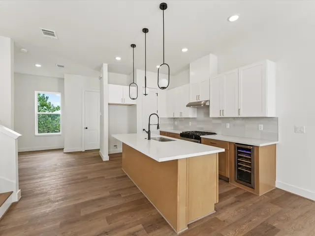 Popular Pinemont Landing Real Estate