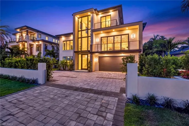 Expensive NA09 - South Naples Area Real Estate