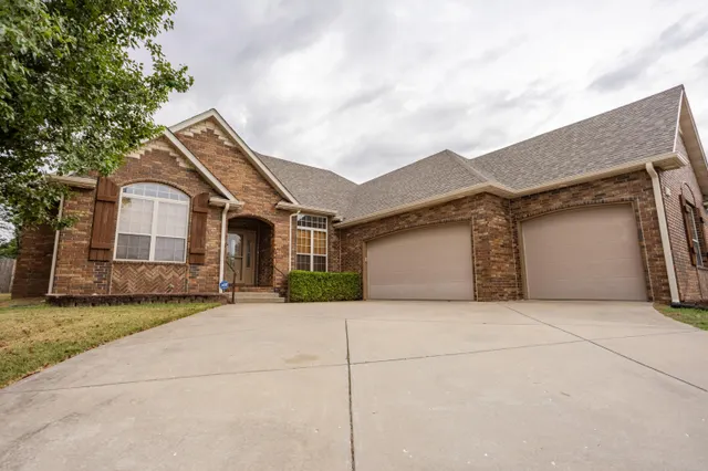 Popular Springlawn Park Real Estate