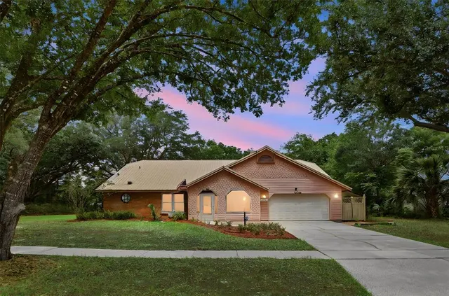 Popular UNIVERSITY WOODS PH2 Real Estate