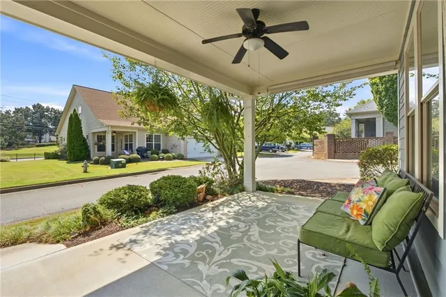 Popular Rockford Commons Real Estate