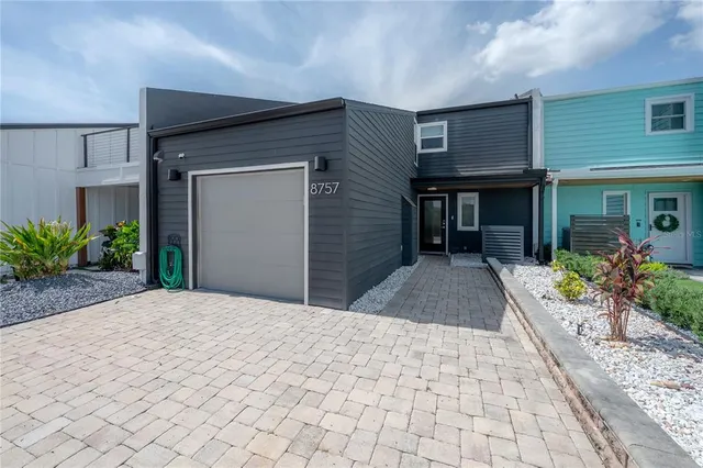 Popular BAY CREST PARK UNIT 21 Real Estate