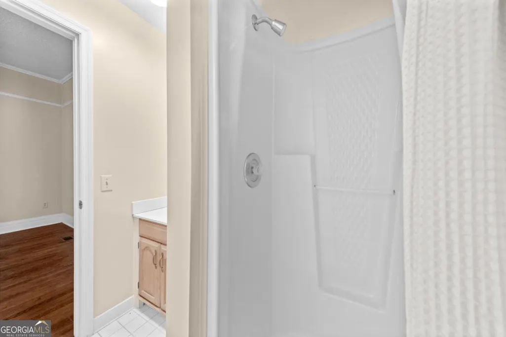Listing Thumbnail Image 18