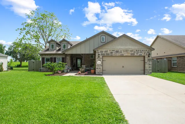 Popular Columbia Lakes Real Estate