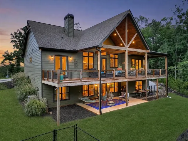 Popular Jakes Landing Real Estate