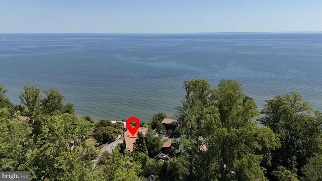 Expensive Scientists Cliffs Real Estate