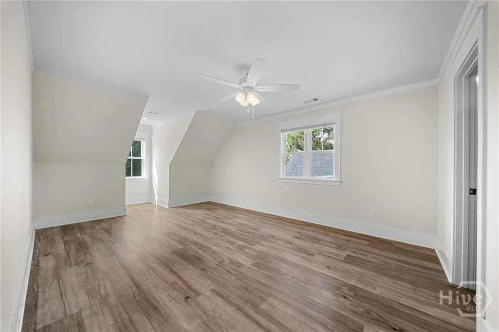 Listing Thumbnail Image 33