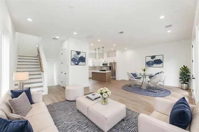 Popular Quitman Villas Real Estate