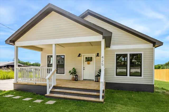 Popular BR1100 HOLLAND SQUARE Real Estate