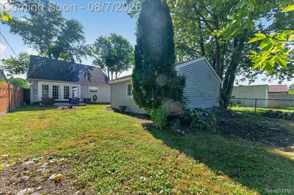 Listing Thumbnail Image 33
