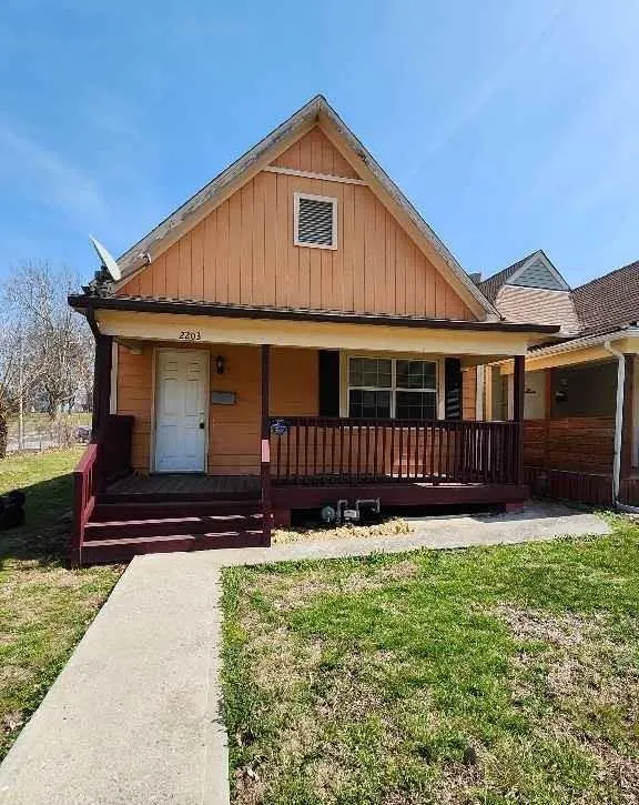 Popular Agnes Place Real Estate