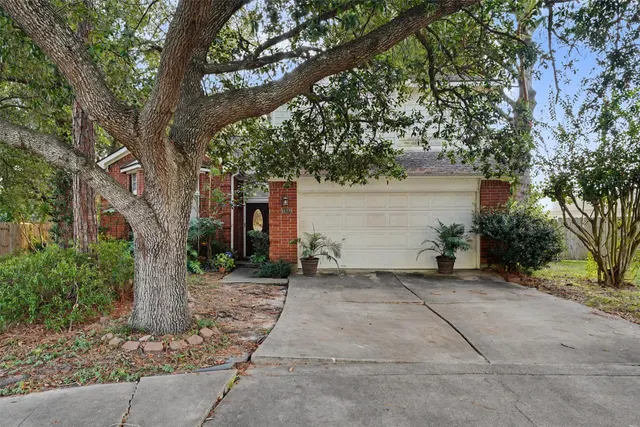 Popular Bay Glen Sec 08 Real Estate