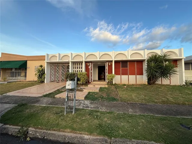 Popular URB. PARKVILLE Real Estate