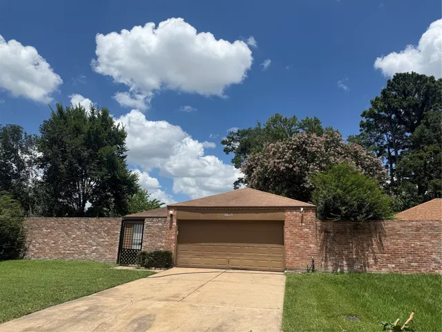 Cheap Woodbriar Place Real Estate