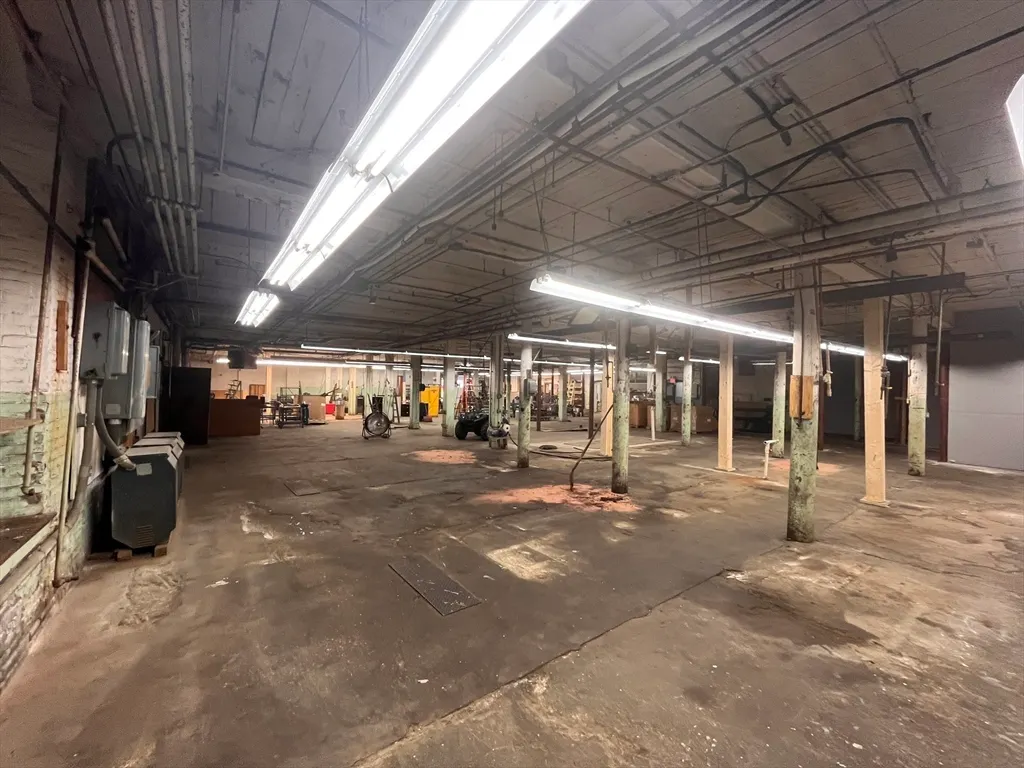 663 Lowell, Lowell, MA 01852